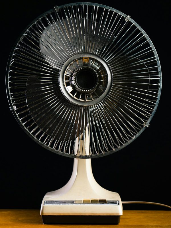 Een stille ventilator slaapkamer: koel slapen zonder storend geluid